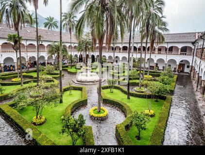 Innenhof im Kloster San Francisco, Altstadt von Quito, Ecuador, Südamerika Stockfoto