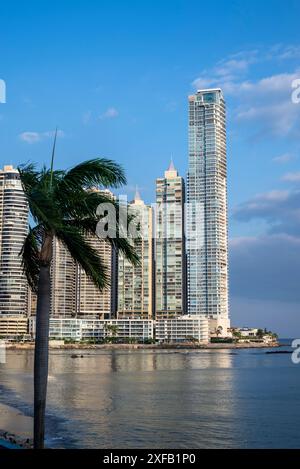 Luxuriöse Apartmenttürme in Punta Paitilla Wolkenkratzern des modernen Panama City, Panama, Zentralamerika Stockfoto