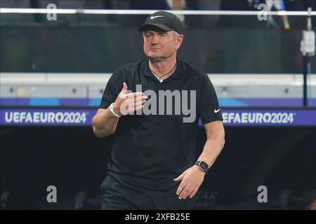 Der slowenische Cheftrainer Matjaz Kek spielte am 1. Juli 2024 in der Frankfurter Arena beim Spiel der UEFA Euro 2024 zwischen Portugal und Slowenien im Achtelfinale. (Foto: Bagu Blanco/PRESSINPHOTO) Credit: PRESSINPHOTO SPORTS AGENCY/Alamy Live News Stockfoto