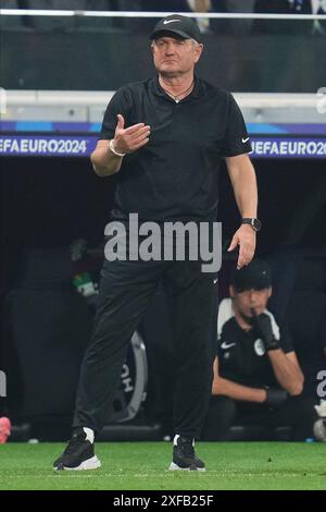 Der slowenische Cheftrainer Matjaz Kek spielte am 1. Juli 2024 in der Frankfurter Arena beim Spiel der UEFA Euro 2024 zwischen Portugal und Slowenien im Achtelfinale. (Foto: Bagu Blanco/PRESSINPHOTO) Credit: PRESSINPHOTO SPORTS AGENCY/Alamy Live News Stockfoto