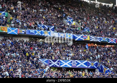 Aktenfoto vom 19.06.2024 von schottischen Fans an den Ständen in Köln. Der Scottish FA wurde wegen des „Werfens von Gegenständen“ während der schottischen Gruppenphase 1-1 mit der Schweiz bei den Europameisterschaften 2024 mit einer Geldstrafe von 3.375 € (2.858 £) belegt. Ausgabedatum: Dienstag, 2. Juli 2024. Stockfoto