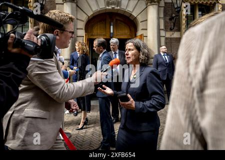 DEN HAAG - Marjolein Faber, Minister für Asyl und Migration, bei Ankunft für den ersten Ministerrat mit dem neuen Kabinett. ANP REMKO DE WAAL niederlande raus - belgien raus Stockfoto