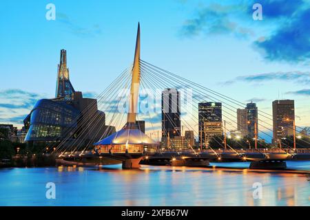 Geographie / Reise, Kanada, Manitoba, Winnipeg, Blick auf die Skyline mit Canadian Museum for Human Rights, ADDITIONAL-RIGHTS-CLEARANCE-INFO-NOT-AVAILABLE Stockfoto