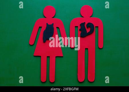 Illustration von Ausschnittfiguren von Mann und Frau mit verschiedenen Tieren im Inneren. Stockfoto