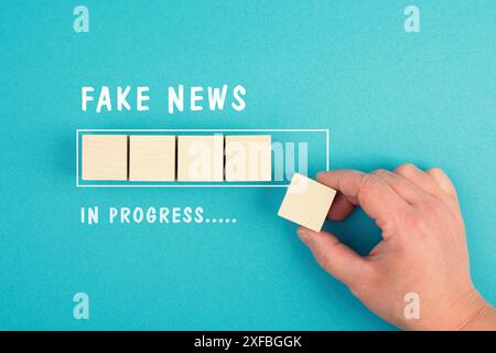 Fake News in Progress, Fakten und Propaganda, Konzept der Verschwörungstheorie, Medien und Manipulation, Gedankenkontrolle Stockfoto