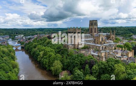 Die Kathedrale von Durham ist eine Kathedrale im historischen Stadtzentrum von Durham, England, Großbritannien. Das Schloss und die Kathedrale von Durham gehören zum UNESCO-Weltkulturerbe Stockfoto