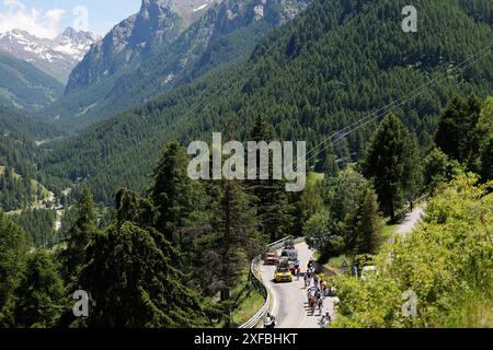 VALLOIRE, FRANKREICH - 01. JULI: während der 4. Etappe der 111. Ausgabe des Tour de France 2024 Radrennens, eine Etappe von 140 km mit Start in Pinerolo und Ziel in Valloire am 01. Juli 2024 in Valloire, Frankreich, 01/07/2024 ( Foto: Jan de Meuleneir / Photo News Stockfoto