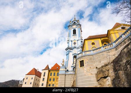 Berühmte blau-weiße Kirche Duernstein, Wachau, unesco, Weltkulturerbe, niederösterreich, österreich Stockfoto