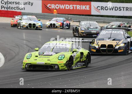 Mathieu JAMINET (FRA) / Matt CAMPBELL (aus) / Frederic MAKOWIECKI (FRA), #92, Porsche 911 GT3 R (992), Team: SSR Herberth (DEU), Motorsport, CrowdStrike 24H of Spa, Belgien, Spa-Francorchamps, 29.06.2024 Foto: Eibner-Pressefoto/Jürgen Augst Stockfoto