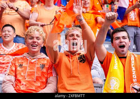 München, Deutschland. Juli 2024. MÜNCHEN, DEUTSCHLAND - 2. JULI: Fans der Niederlande jubeln beim Achtelfinale der UEFA EURO 2024 zwischen Rumänien und den Niederlanden am 2. Juli 2024 in München. (Foto: Joris Verwijst/BSR Agency) Credit: BSR Agency/Alamy Live News Stockfoto