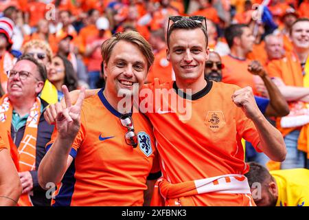 München, Deutschland. Juli 2024. MÜNCHEN, DEUTSCHLAND - 2. JULI: Fans der Niederlande jubeln beim Achtelfinale der UEFA EURO 2024 zwischen Rumänien und den Niederlanden am 2. Juli 2024 in München. (Foto: Joris Verwijst/BSR Agency) Credit: BSR Agency/Alamy Live News Stockfoto