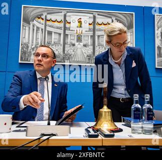 Alice Weidel und Tino Chrupalla AfD vor der Fraktionssitzung im Bundestag am 2. Juli 2024. Fraktionssitzungen im Bundestag *** Alice Weidel und Tino Chrupalla AfD vor der Fraktionssitzung im Bundestag am 2. Juli 2024 Parlamentarische Fraktionssitzungen im Bundestag Stockfoto