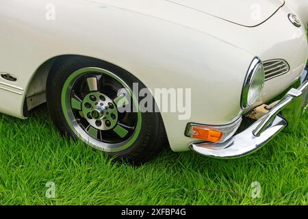 Volkswagen Karmann Ghia. Hoghton Tower Classic Car Show 2024. Stockfoto