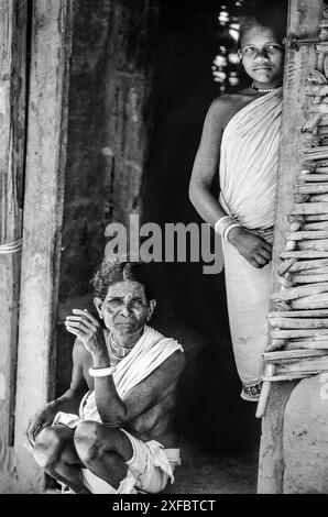 10 20 2020 Vintage Old Schwarz-weiß Foto von 1978 Schwarz-weiß-Foto der Bastar Stammesfrau Chhattisgarh Indien Asien. Stockfoto