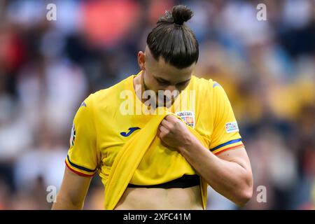 München, Deutschland. 2. Juli 2024. Der rumänische Radu Dragusin sieht während des Achtelfinale der UEFA EURO 2024 zwischen Rumänien und den Niederlanden niedergeschlagen aus. Quelle: Nicolò Campo/Alamy Live News Stockfoto