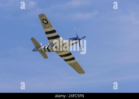 Nordamerikanische P-51D Mustang G-BIXL „Miss Helen“, die auf dem Shuttleworth Festival of Flight im Juni 2024 präsentiert wird Stockfoto