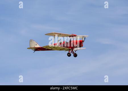 De Havilland DH82A Tiger Moth, G-ACDA, Ausstellung auf dem Shuttleworth Festival of Flight, Juni 2024 Stockfoto