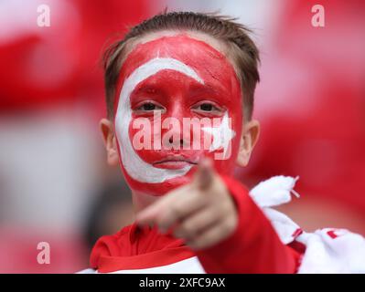 Leipzig, Deutschland. Juli 2024. Türkische Fans treffen sich vor dem Achtelfinale der UEFA-Europameisterschaften im Leipziger Stadion. Der Bildnachweis sollte lauten: Paul Terry/Sportimage Credit: Sportimage Ltd/Alamy Live News Stockfoto