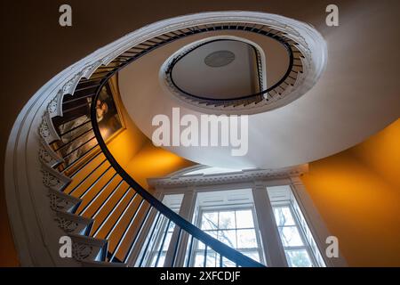 Wendeltreppe im historischen Nathaniel Russell House in Charleston, South Carolina Stockfoto