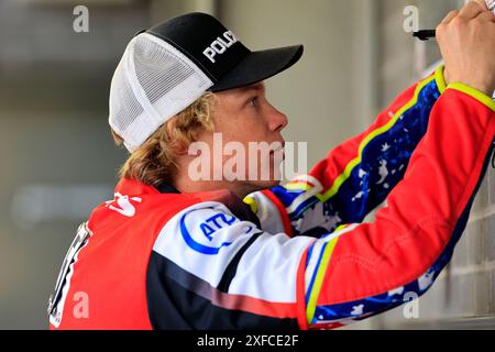 Tate Zischke (Reserve) von Belle Vue „ATPI“ Aces während des ROWE Motor Oil Premiership Matches zwischen Belle Vue Aces und Ipswich Hexen im National Speedway Stadium, Manchester am Montag, den 1. Juli 2024. (Foto: Eddie Garvey | MI News) Credit: MI News & Sport /Alamy Live News Stockfoto