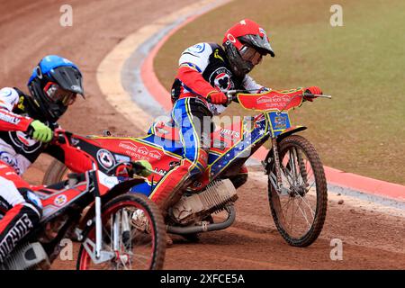 Tate Zischke (Reserve) von Belle Vue „ATPI“ Aces während des ROWE Motor Oil Premiership Matches zwischen Belle Vue Aces und Ipswich Hexen im National Speedway Stadium, Manchester am Montag, den 1. Juli 2024. (Foto: Eddie Garvey | MI News) Credit: MI News & Sport /Alamy Live News Stockfoto