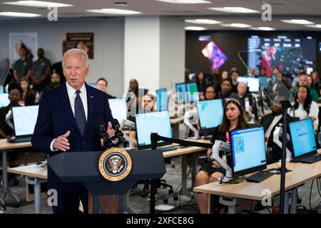 Washington, Usa. Juli 2024. Präsident Joe Biden hält eine Stellungnahme, nachdem er am Dienstag, den 2. Juli 2024, im D.C. Emergency Operations Center in Washington, D.C. ein operatives Briefing über extremes Wetter erhalten hatte. Foto: Bonnie Cash/Pool/ABACAPRESS. COM Credit: Abaca Press/Alamy Live News Stockfoto