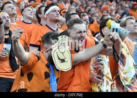 München, Deutschland. Juli 2024. MÜNCHEN, DEUTSCHLAND - 2. JULI: Fans der Niederlande beim Achtelfinale der UEFA EURO 2024 zwischen Rumänien und den Niederlanden am 2. Juli 2024 in München.240702 SEPA 24 083 - 20240702 PD11832 Credit: APA-PictureDesk/Alamy Live News Stockfoto