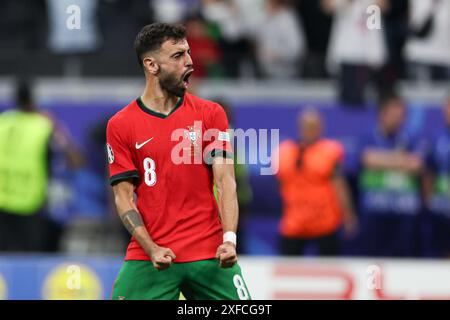 Bruno Fernandes aus Portugal feiert beim UEFA EURO 2024-Spiel zwischen Portugal und Slowenien im Deutschen Bank Park (Frankfurt am Main). Endstand: Vollzeit, Portugal 0:0 Slowenien und Elfmeterschießen; Portugal vs Slowenien (3:0) Stockfoto