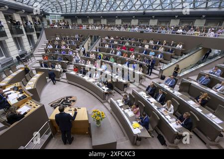 Brüssel, Belgien Juli 2024. Abbildung auf einer Plenartagung des flämischen Parlaments in Brüssel am Dienstag, den 2. Juli 2024. BELGA FOTO NICOLAS MAETERLINCK Credit: Belga News Agency/Alamy Live News Stockfoto