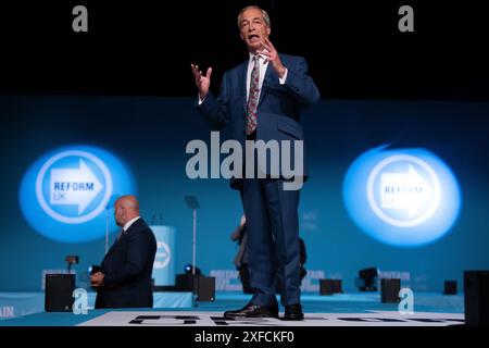Nigel Farage Parteivorsitzender bei „Rally for Reform“ in Birmingham NEC, dem größten Massentreffen des britischen Führers der Reform am Sonntag, den 30. Juni 2024 Stockfoto