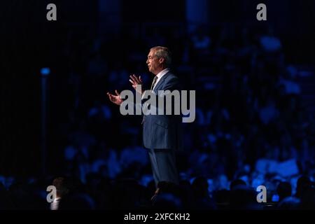 Nigel Farage Parteivorsitzender bei der „Rally for Reform“ in Birmingham NEC, dem größten Massentreffen des britischen Führers der Reform am Sonntag, den 30. Juni 2024 Stockfoto