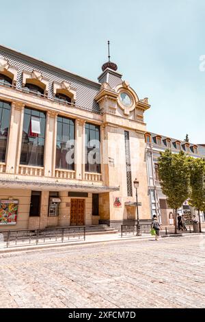 Tiflis, Georgien - 17. JUNI 2024: Nodar Dumbadze Theater in der David Aghmashenebeli Avenue in Tiflis, Georgien. Stockfoto