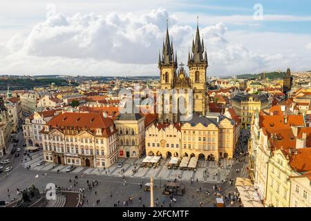 Prag, Tschechische Republik - 25. Mai 2024: Aus der Vogelperspektive auf den Altstädter Ring, ein historischer Platz in der Altstadt von Prag, Tschechische Republik mit dem CH Stockfoto