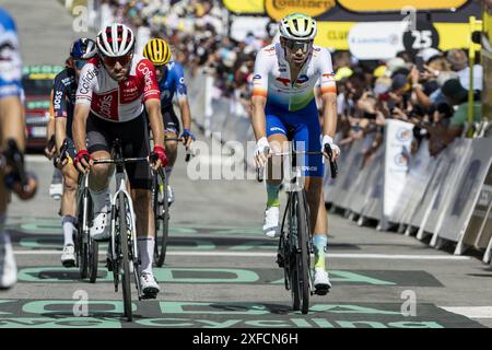 Valloire, Frankreich. Juli 2024. Belgische Steff CRAs von TotalEnergies überquert die Ziellinie der vierten Etappe des Tour de France-Radrennens 2024 von Pinerolo, Italien, nach Valloire, Frankreich (139, 6 km) am Dienstag, den 2. Juli 2024. Die 111. Ausgabe der Tour de France beginnt am Samstag, den 29. Juni und endet am 21. Juli in Nizza. BELGA FOTO DAVID PINTENS Credit: Belga News Agency/Alamy Live News Stockfoto