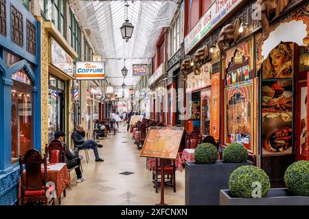 FRANKREICH. PARIS (75) 10. BEZIRK. ÜBERDACHTE BRADY PASSAGE MIT VIELEN HINDI-RESTAURANTS Stockfoto