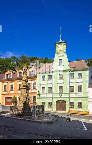 Graupen, Krupka deutsch Graupen ist eine Stadt im ÃösteckÃ½ kraj in Tschechien. An die historische Bedeutung und Größe der alten Bergstadt erinnert die gut erhaltene Denkmalzone mit Bauten aus der Zeit der Gotik und Renaissance. Horni Krupka Tschechien *** Graupen, Krupka Deutsch Graupen ist eine Stadt im ÃösteckÃ½ kraj in Tschechien die gut erhaltene Denkmalzone mit Gebäuden aus der Gotik und Renaissance erinnert an die historische Bedeutung und Größe der alten Bergstadt Horni Krupka Tschechien Stockfoto