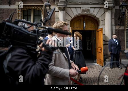 DEN HAAG: Sophie Hermans, Ministerin für Klima und grünes Wachstum, bei der Ankunft des ersten Ministerrates mit dem neuen Kabinett. ANP LINA SELG niederlande raus - belgien raus Stockfoto