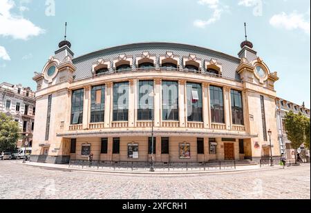 Tiflis, Georgien - 17. JUNI 2024: Nodar Dumbadze Theater in der David Aghmashenebeli Avenue in Tiflis, Georgien. Stockfoto