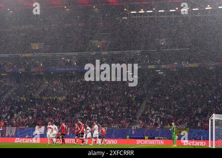 Leipzig, Deutschland. Juli 2024. Der Regen beim Fußball-Europameisterschaft 2024 zwischen Österreich und der Türkei in der Red Bull Arena - Achtelfinale in Leipzig - Dienstag, den 02. Juli 2024. Sport - Fußball . (Foto: Fabio Ferrari/LaPresse) Credit: LaPresse/Alamy Live News Stockfoto