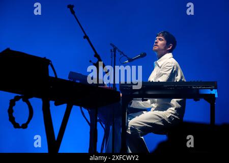 Glastonbury, Großbritannien. 30. Juni 2024. Der mit dem Grammy-Preis ausgezeichnete Sänger und Keyboarder James Blake Litherland, auch bekannt als James Blake, tritt live auf der Bühne des Glastonbury Festivals auf. James Blake ist ein englischer Sänger, Songwriter und Plattenproduzent Credit: SOPA Images Limited/Alamy Live News Stockfoto