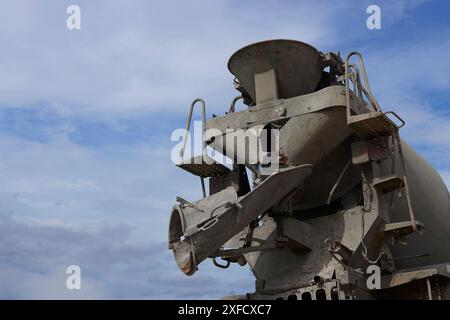 Schwere Baumaschinen, Autobetonmischer Stockfoto