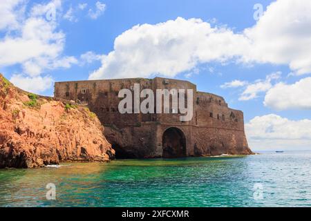 Brücke zum Fort de São João Baptista von Berlengas auf der Insel Berlenga in Portugal. Stockfoto