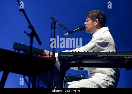 Glastonbury, Großbritannien. 30. Juni 2024. Der mit dem Grammy-Preis ausgezeichnete Sänger und Keyboarder James Blake Litherland, auch bekannt als James Blake, tritt live auf der Bühne des Glastonbury Festivals auf. James Blake ist ein englischer Sänger, Songwriter und Plattenproduzent (Foto: Dawn Fletcher-Park/SOPA Images/SIPA USA) Stockfoto