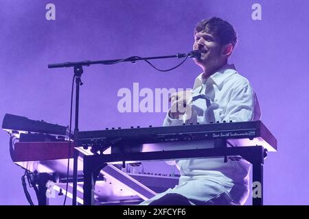 Glastonbury, Großbritannien. 30. Juni 2024. Der mit dem Grammy-Preis ausgezeichnete Sänger und Keyboarder James Blake Litherland, auch bekannt als James Blake, tritt live auf der Bühne des Glastonbury Festivals auf. James Blake ist ein englischer Sänger, Songwriter und Plattenproduzent (Foto: Dawn Fletcher-Park/SOPA Images/SIPA USA) Stockfoto