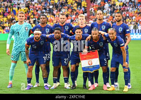 Teamfoto,Team,Mannschaft,Mannschaftsfoto: Hi.v.li:Torwart Bart VERBRUGGEN NED,Denzel DUMFRIES NED,Stefan DE VRIJ NED, Jerdy SHOUTEN NED,Virgil VAN DIJK NED, CODI GAKPO NED. Vorne v.li:Memphis DEPAY NED,Steven BERGWIJN NED , Tijjani REINJNDERS NED, Nathan AKE NED, Xavi SIMONS NED, Achtelfinale Rumaenien ROU - Niederlande NED 0-3 am 02.07.2024, Fussball Arena München. Fussball UEFA EURO 2024 DEUTSCHLAND vom 14.06.2024 - 14.07.2024. *** Teamfoto, Team, Team Foto Hallo von Torhüter Bart VERBRUGGEN NED, Denzel DUMFRIES NED, Stefan DE VRIJ NED, Jerdy SHOUTEN NED, Virgil VAN DIJK NED, CODI Stockfoto