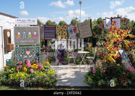 East Molesey, Surrey, Großbritannien. Juli 2024. Der Hug Rug Stand beim RHS Hampton Court Palace Garden Festival in East Molesey, Surrey. Kredit: Maureen McLean/Alamy Stockfoto
