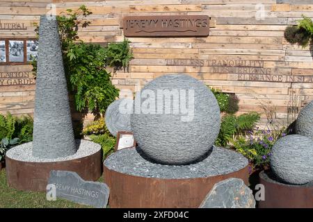 East Molesey, Surrey, Großbritannien. Juli 2024. Aussteller stehen auf dem RHS Hampton Court Palace Garden Festival in East Molesey, Surrey. Kredit: Maureen McLean/Alamy Stockfoto
