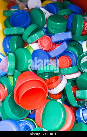 Nahaufnahme der bunten Plastikflaschenverschlüsse Stockfoto