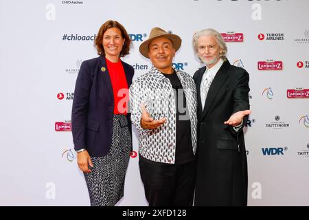 Stefanie Peters Praesidentin ALRV, Lou Bega, Dr. Hermann Bühlbecker Alleininhaber Lambertz beider Eröffnung und Medianight zu CHIO 2024, Aachen. *** Stefanie Peters Präsidentin ALRV, Lou Bega, Dr. Hermann Büehlbecker Alleineigentümer Lambertz sowohl Eröffnung als auch Medianight des CHIO 2024, Aachen Stockfoto