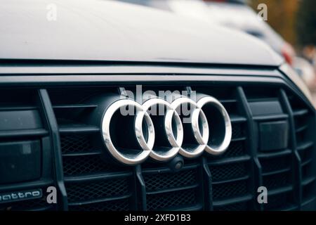 Audi Emblem auf der Motorhaube. Stockfoto